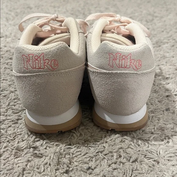 Nike Sneakers - Picture 4 of 6